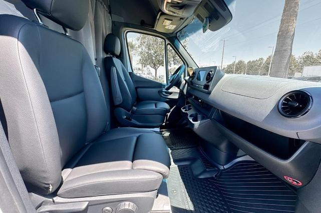 Photo of 2023 Arctic White Mercedes-Benz Sprinter 3500
