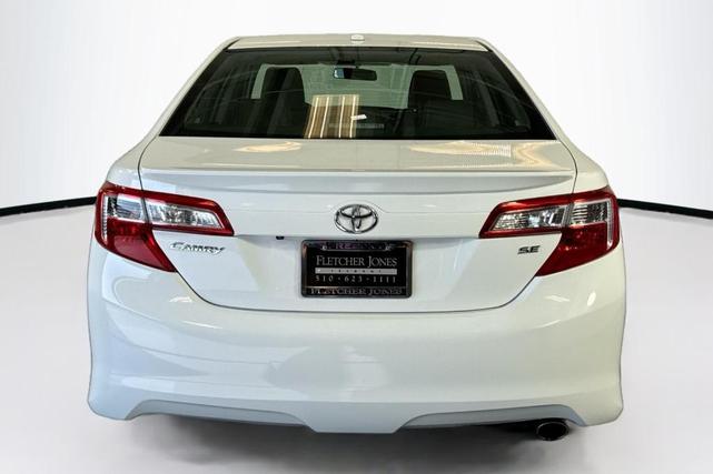 Photo of 2014 White Toyota Camry