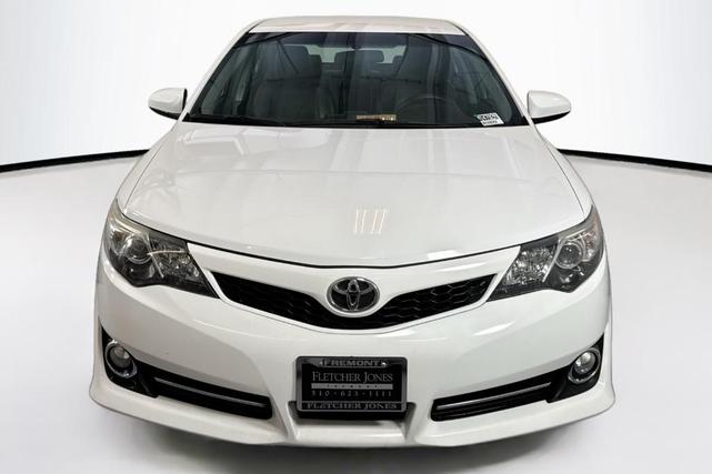 Photo of 2014 White Toyota Camry