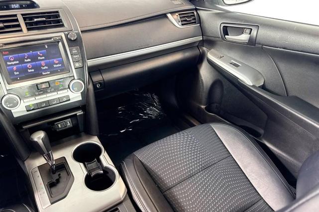 Photo of 2014 White Toyota Camry