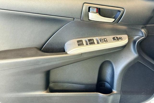 Photo of 2014 White Toyota Camry