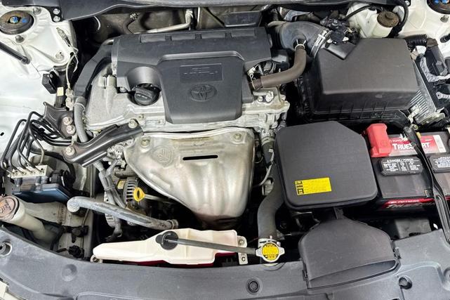 Photo of 2014 White Toyota Camry