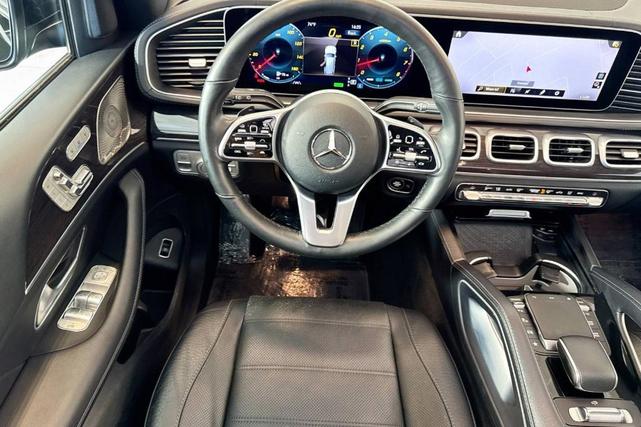 Photo of 2022 Black Mercedes-Benz GLS 450
