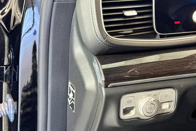 Photo of 2022 Black Mercedes-Benz GLS 450
