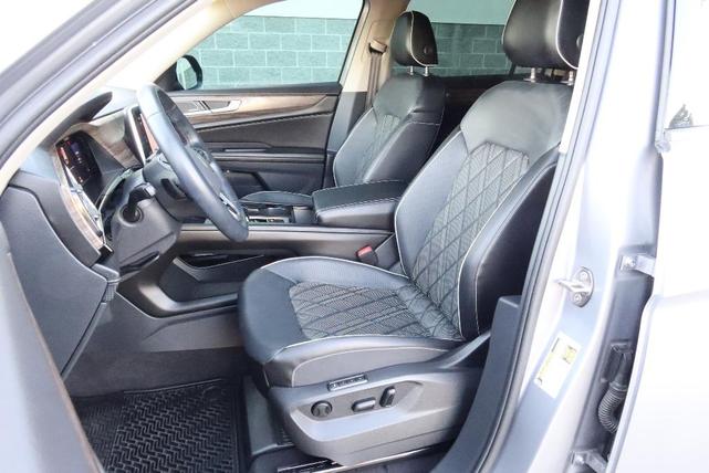 Photo of 2024 Silver Bird Metallic Volkswagen Atlas