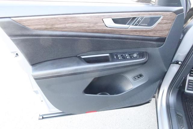 Photo of 2024 Silver Bird Metallic Volkswagen Atlas