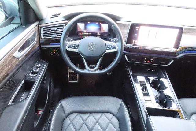 Photo of 2024 Silver Bird Metallic Volkswagen Atlas