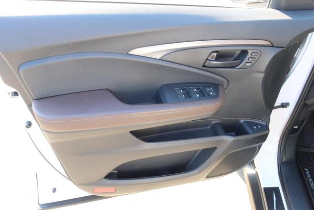 Photo of 2024 Platinum White Pearl Honda Passport