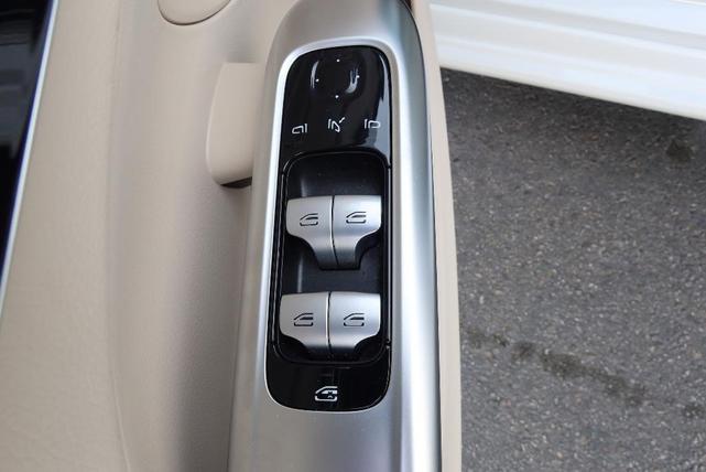 Photo of 2024 Polar White Mercedes-Benz C-Class