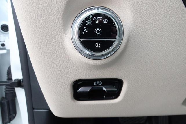 Photo of 2024 Polar White Mercedes-Benz C-Class