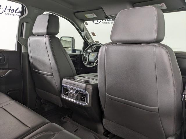 Photo of 2022 Iridescent Pearl Tricoat Chevrolet Silverado 3500