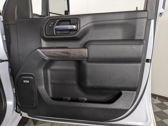 Photo of 2022 Iridescent Pearl Tricoat Chevrolet Silverado 3500