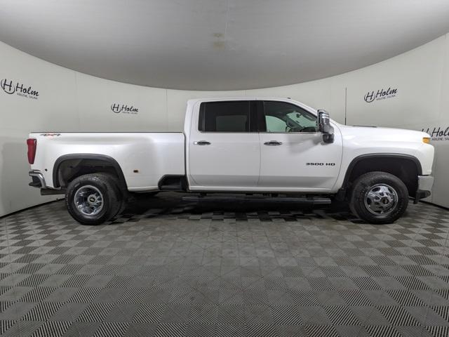 Photo of 2022 Iridescent Pearl Tricoat Chevrolet Silverado 3500