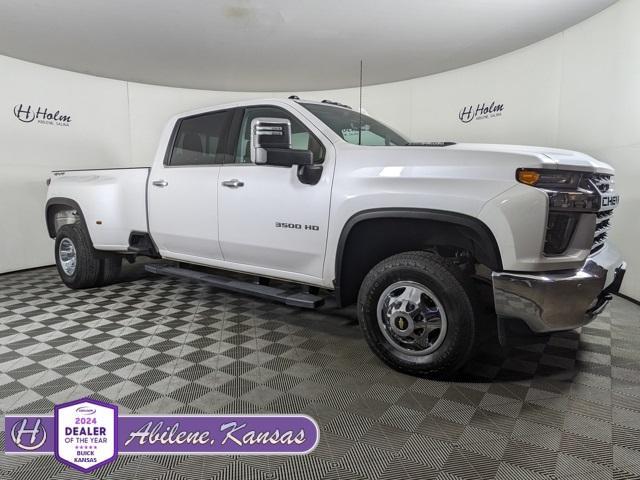 Photo of 2022 Iridescent Pearl Tricoat Chevrolet Silverado 3500