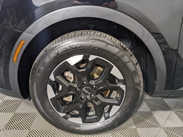Photo of 2024 Ebony Black Kia Sorento