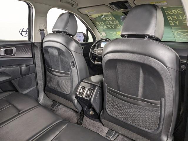 Photo of 2024 Ebony Black Kia Sorento