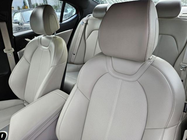 Photo of 2022 Red Genesis G70