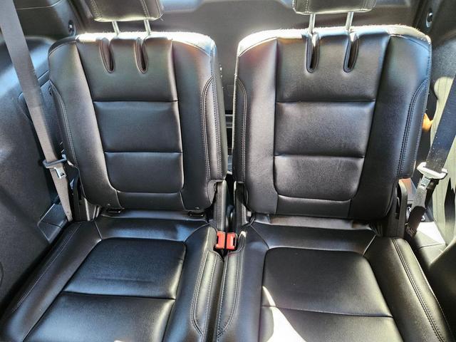 Photo of 2017 Smoked Quartz Metallic Tinted Clearcoat Ford Explorer