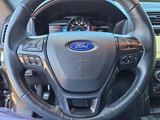 Photo of 2017 Smoked Quartz Metallic Tinted Clearcoat Ford Explorer