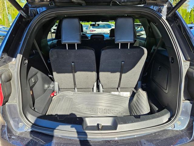 Photo of 2017 Smoked Quartz Metallic Tinted Clearcoat Ford Explorer