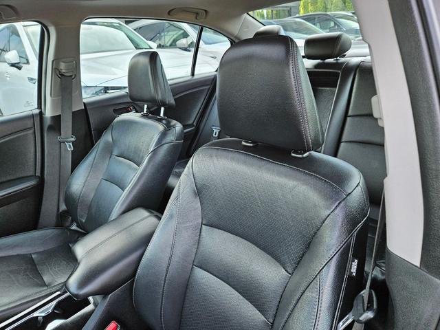 Photo of 2016 Crystal Black Pearl Honda Accord