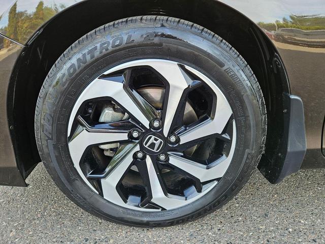 Photo of 2016 Crystal Black Pearl Honda Accord