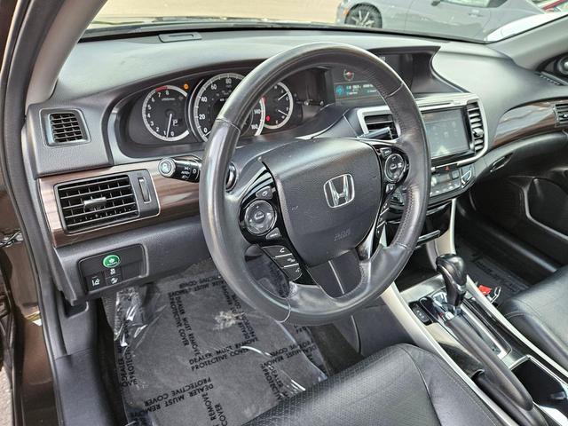 Photo of 2016 Crystal Black Pearl Honda Accord