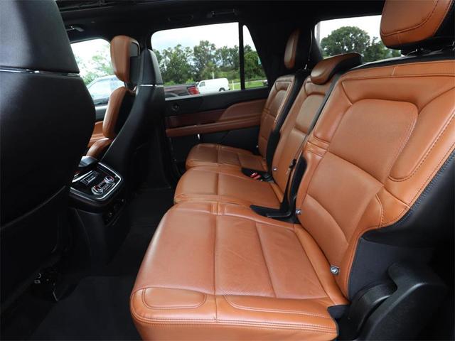 Photo of 2021 Pristine White Lincoln Navigator