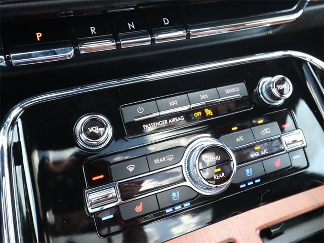 Photo of 2021 Pristine White Lincoln Navigator