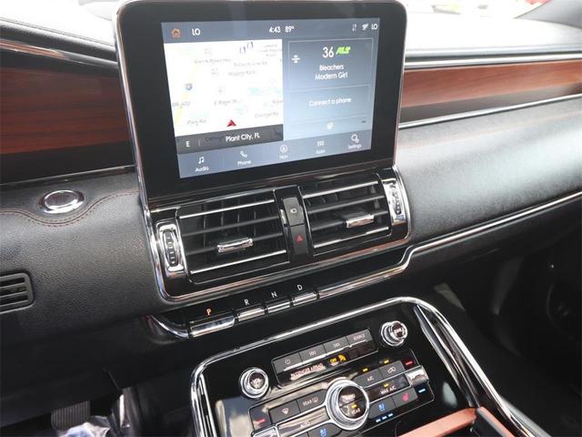 Photo of 2021 Pristine White Lincoln Navigator