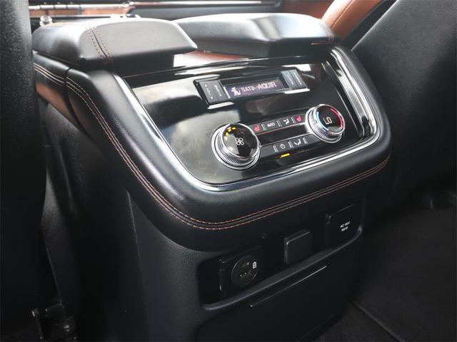 Photo of 2021 Pristine White Lincoln Navigator