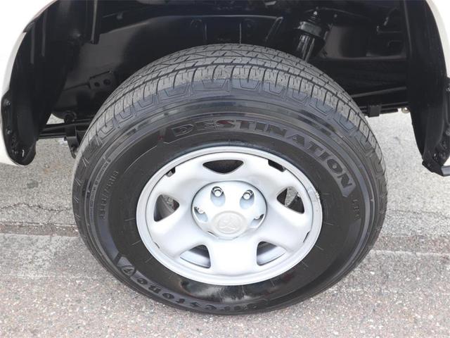 Photo of 2021 Super White Toyota Tacoma