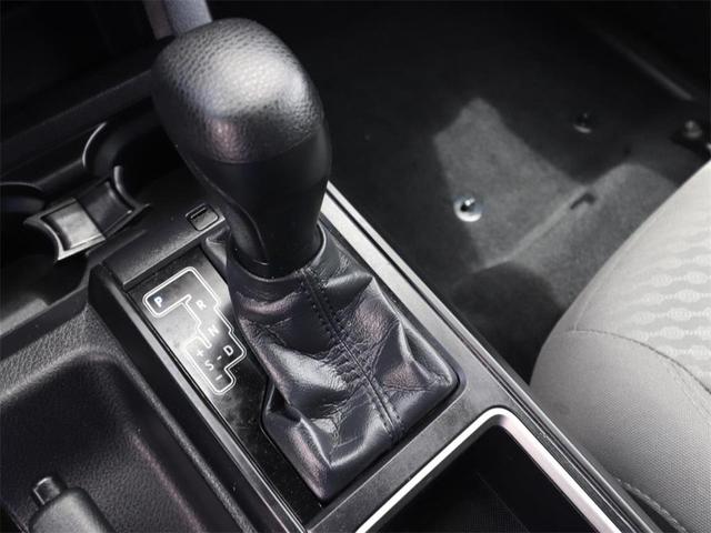 Photo of 2021 Super White Toyota Tacoma