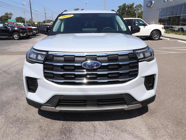 Photo of 2025 Space White Metallic Ford Explorer