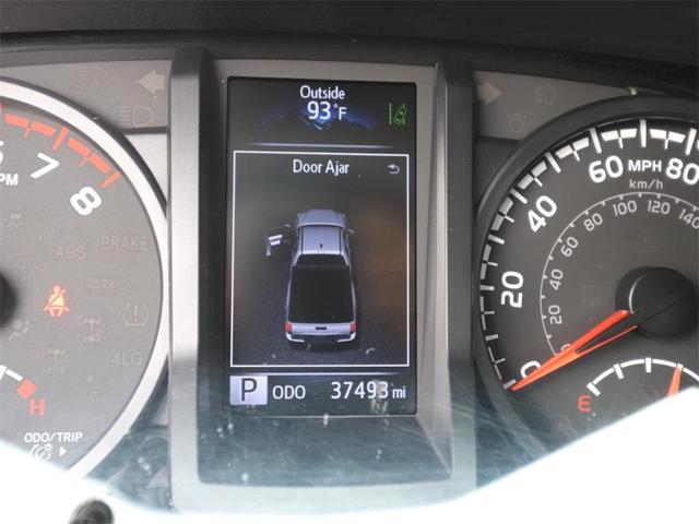 Photo of 2022 White Toyota Tacoma