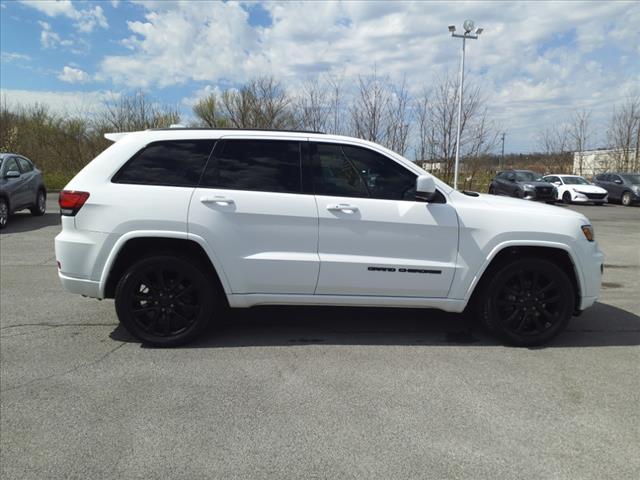 Photo of 2019 Bright White Clearcoat Jeep Grand Cherokee