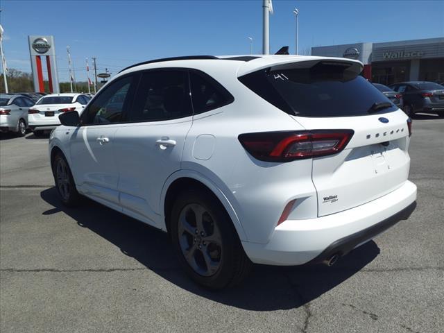 Photo of 2023 Oxford White Ford Escape