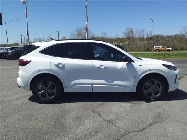 Photo of 2023 Oxford White Ford Escape