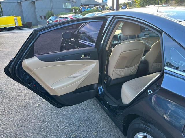 Photo of 2011 Blue Hyundai SONATA