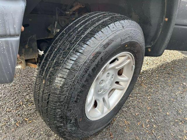 Photo of 2004 Graphite Metallic Clearcoat Dodge Dakota