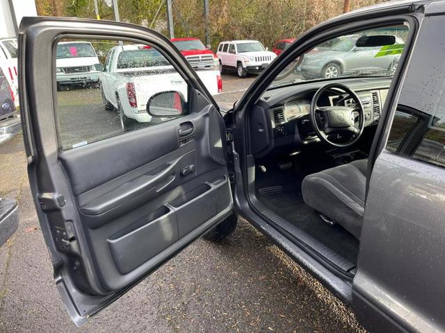 Photo of 2004 Graphite Metallic Clearcoat Dodge Dakota