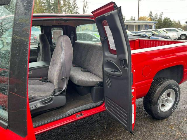 Photo of 2000 Red Dodge Ram 1500