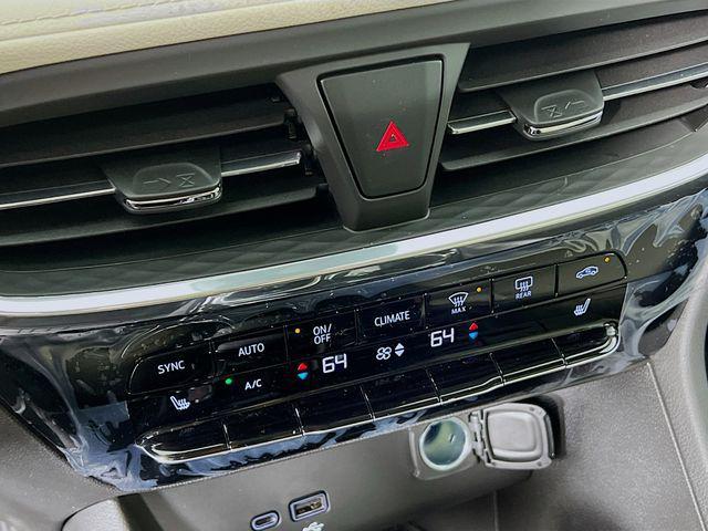 Photo of 2025 White Frost Tricoat Buick Encore GX