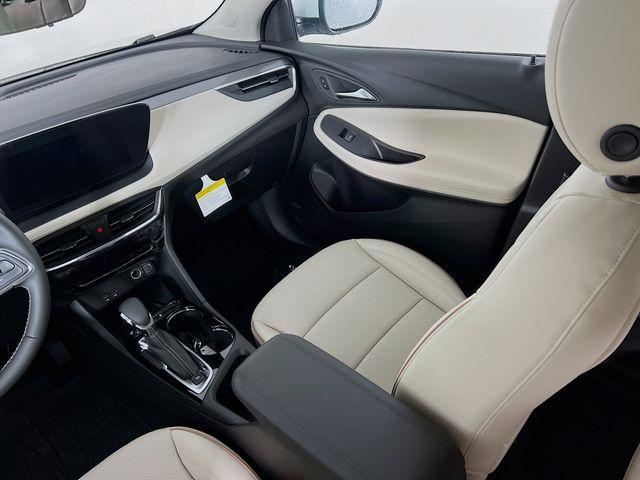 Photo of 2025 White Frost Tricoat Buick Encore GX
