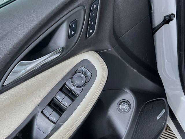 Photo of 2025 White Frost Tricoat Buick Encore GX