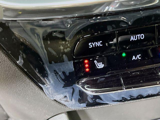 Photo of 2025 White Frost Tricoat Buick Encore GX