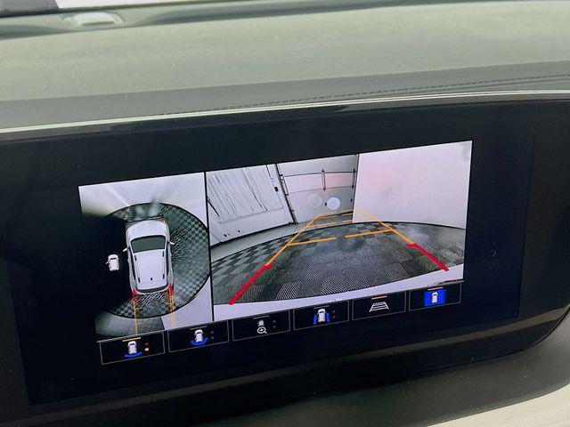 Photo of 2025 White Frost Tricoat Buick Encore GX