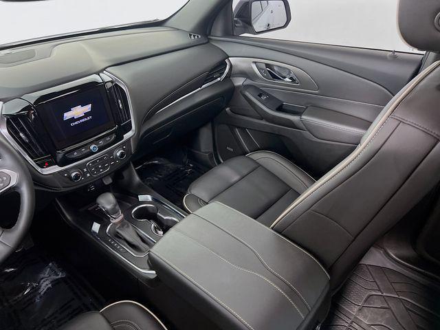 Photo of 2023 Summit White Chevrolet Traverse
