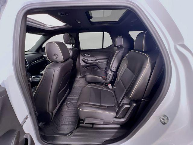 Photo of 2023 Summit White Chevrolet Traverse