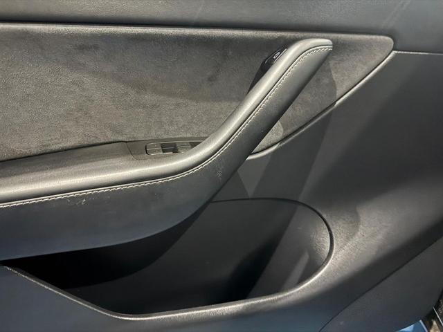 Photo of 2022 Solid Black Tesla Model Y